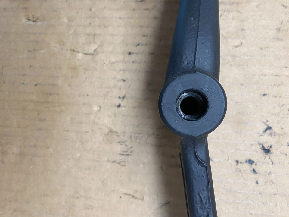 99-07 Chevy Silverado/GMC Sierra 2500 3500 RIGHT FRONT TOW HOOK 15020941 GM OEM Foto 3 de 4