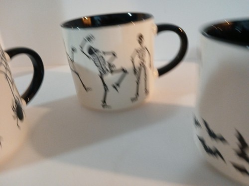 3 tazas de Halloween Skelton/esqueltos bailarines, arañas y murciélagos, negro blanco 16 OZ nuevas - Imagen 18 de 20
