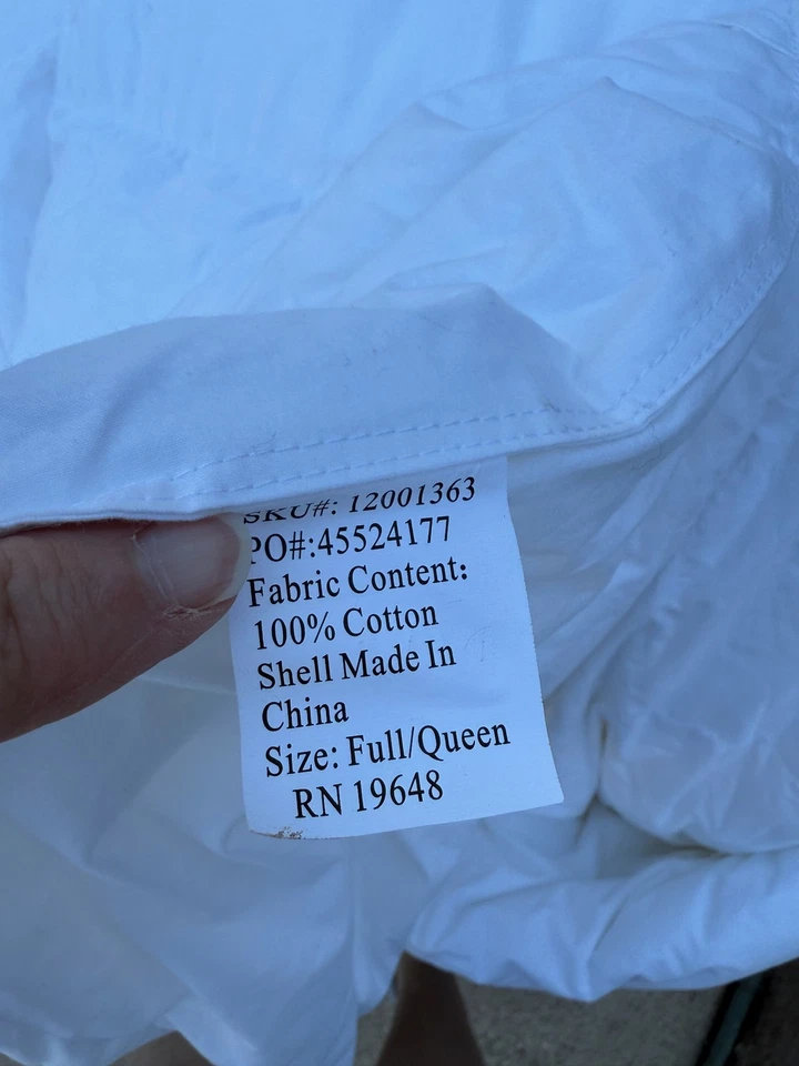 POTTERY BARN white down alternative Comforter Duvet Insert Full/Queen 94 x 86 - Image 3 of 4