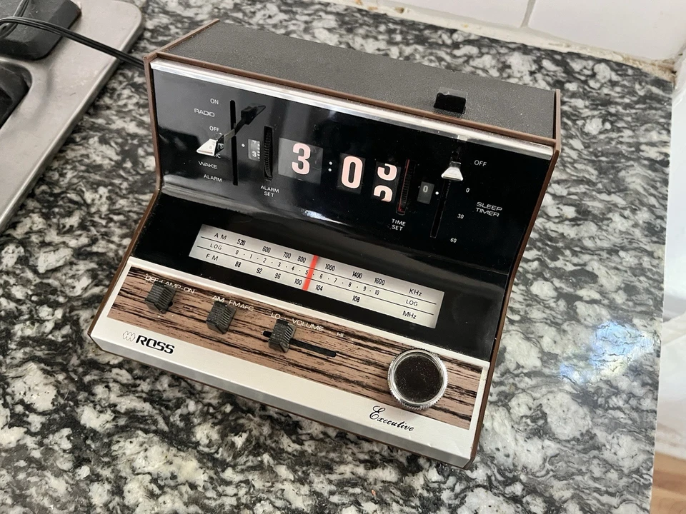 Ross Am/fm Clock Radio Alarm W/box! Vintage Clean Working Condition - Image 2 of 4