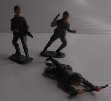 1-Lot of 3 Green Plastic Army Men Toy Soldiers Military Hand Painted 2" Tall