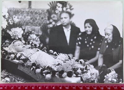 1950s Dead Baby in Open Coffin Funeral Corpse HORROR Post Mortem Vintage Photo