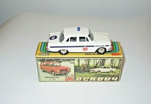 Dinky Toys Moskvitch 408 - 1/43 - Grenat - Occasion Jamais Jouée En Boîte
