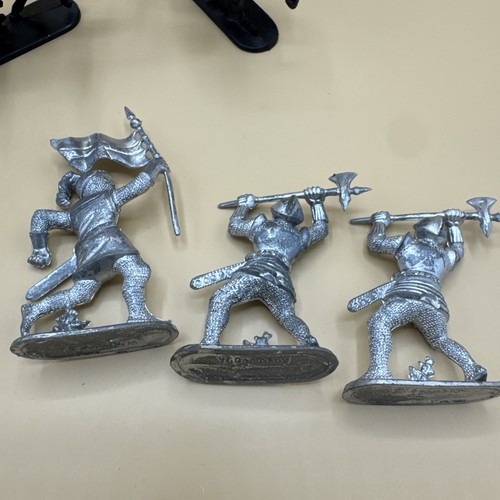 Vintage Jean Hoefler West Germany Plastic Knights & horses ~ 16pc ~ Toy Soldiers - Picture 6 of 11