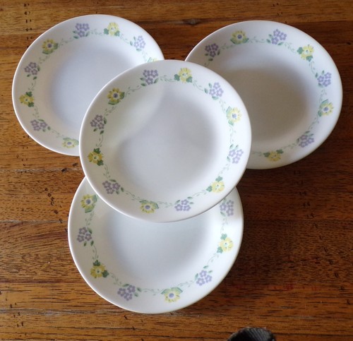 Corelle Forget Me Not Purple Flowers Dessert Plates set of 4 good used shape