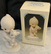   Jesus Loves Me" Precious Moments Figurine E-1372/B