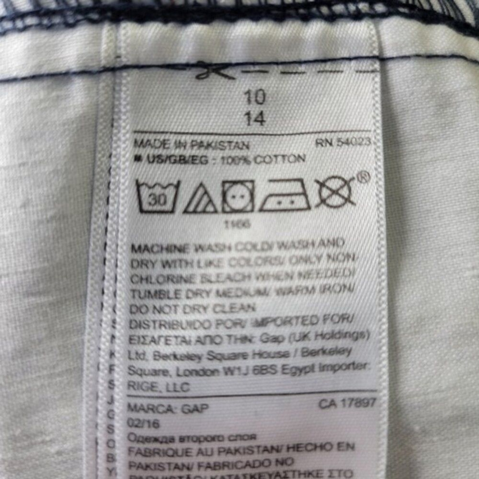 Gap Flat Front Geometric Triangle Shorts Size 10R… - image 9