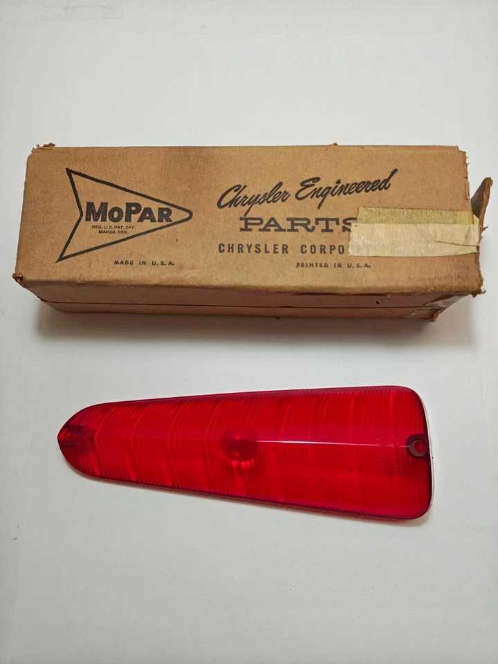 Luz trasera derecha Plymouth Belvedere Fury Savoy 1960 lente roja 1960888 nuevo en stock Foto 3 de 4