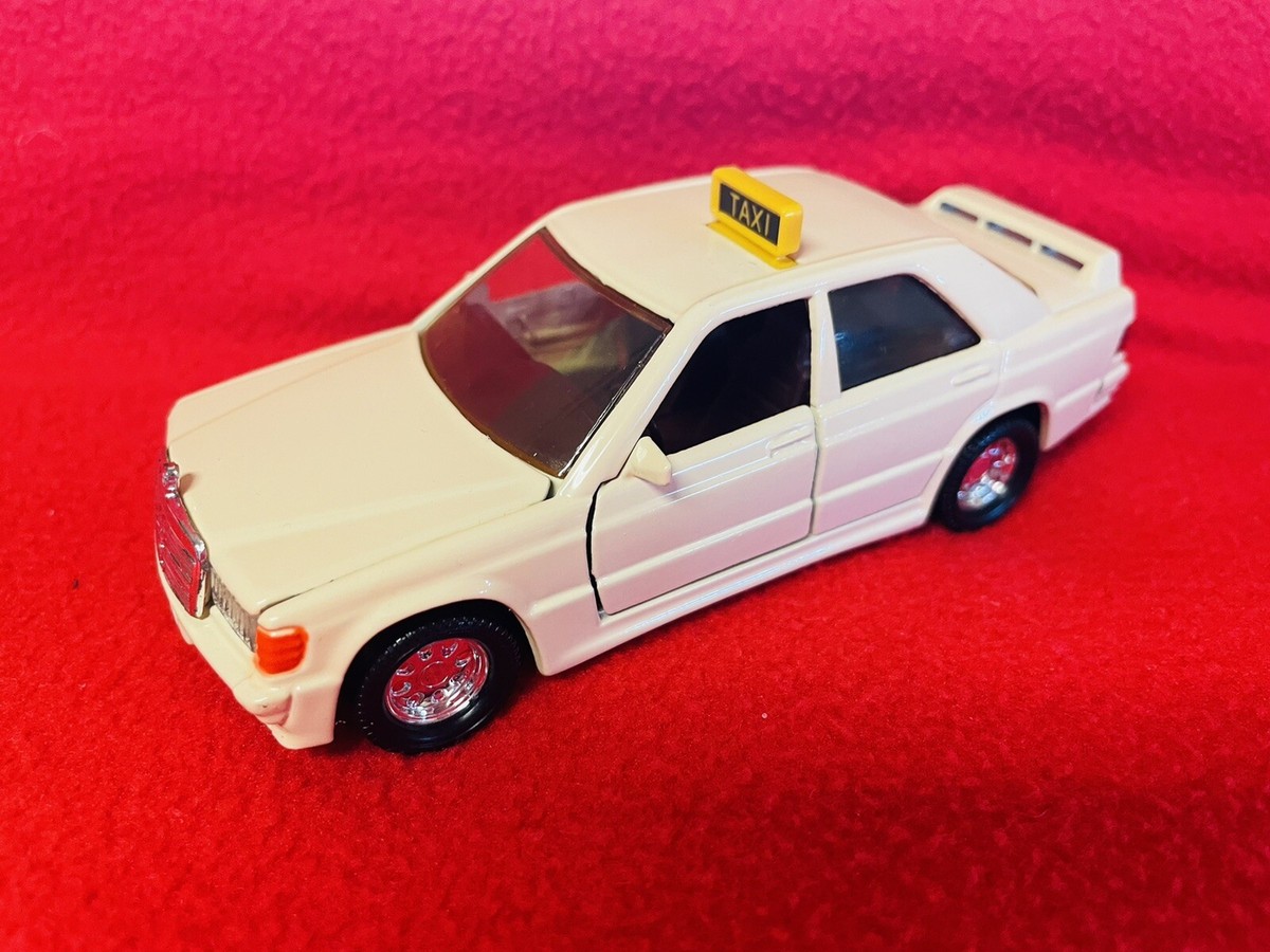 K- 166 MATCHBOX MERCEDES BENZ 190E TAXI - Super Kings - Cream