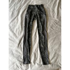Fabletics PowerHold Camo Leggings Womens XS Grey Black Camouflage Mesh Pocket