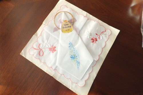 2 Vintage lot embroidered delicate silk handkerchiefs new 8" + 2 bracelets - Picture 2 of 12
