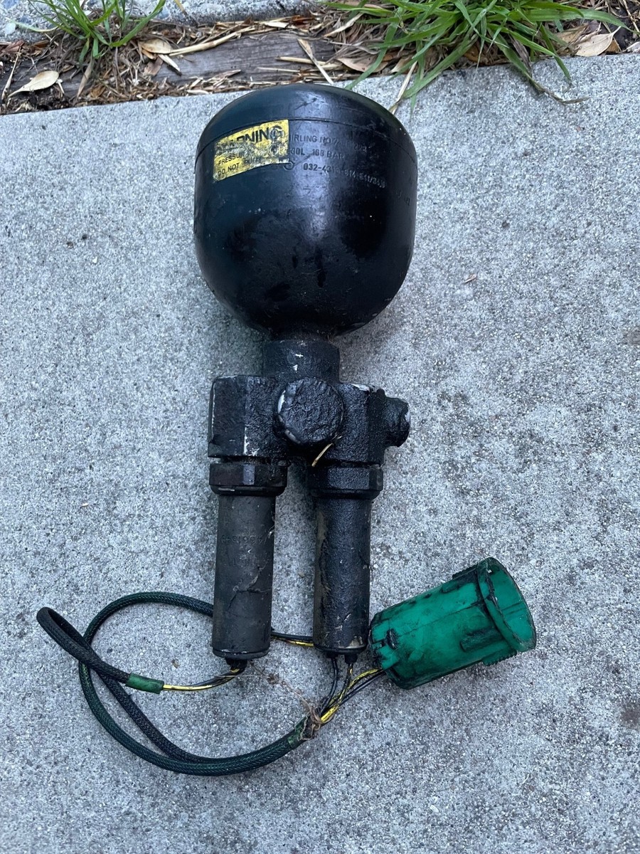 Jaguar XJ6 1989 Brake Accumulator Housing Girling with switch  