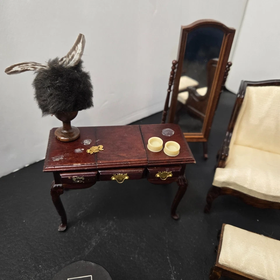 Casa de Muñecas Silla con respaldo alado Reposapiés Maquillaje Mesa Espejo Extra LOTE 1:12 DE COLECCIÓN - LEER Foto 3 de 4