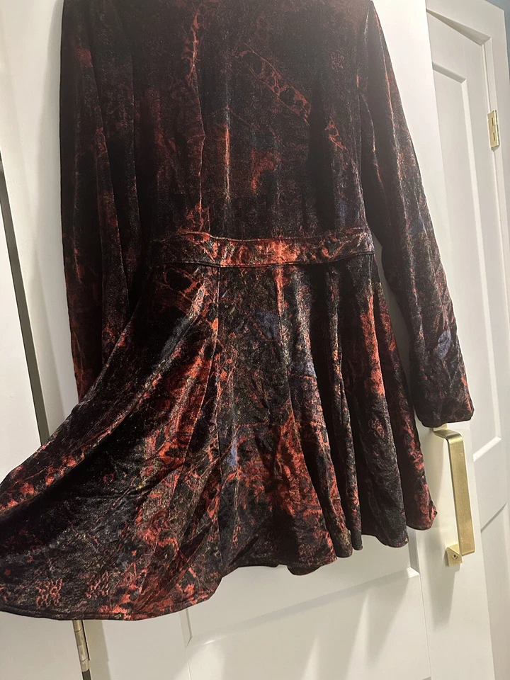 Mameluco Free People cuello alto terciopelo espalda abierta manga larga. Talla 6. Foto 3 de 4