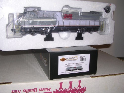 B.L.I. #R5871 Monongahela G.E. ES44AC diésel #8025 con CCC y sonido Para 3 1/87 | Zustand: New