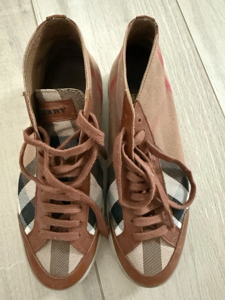 Zapatillas altas de cuero con patrón de cuadros Burberry talla 6 para mujer Foto 2 de 4