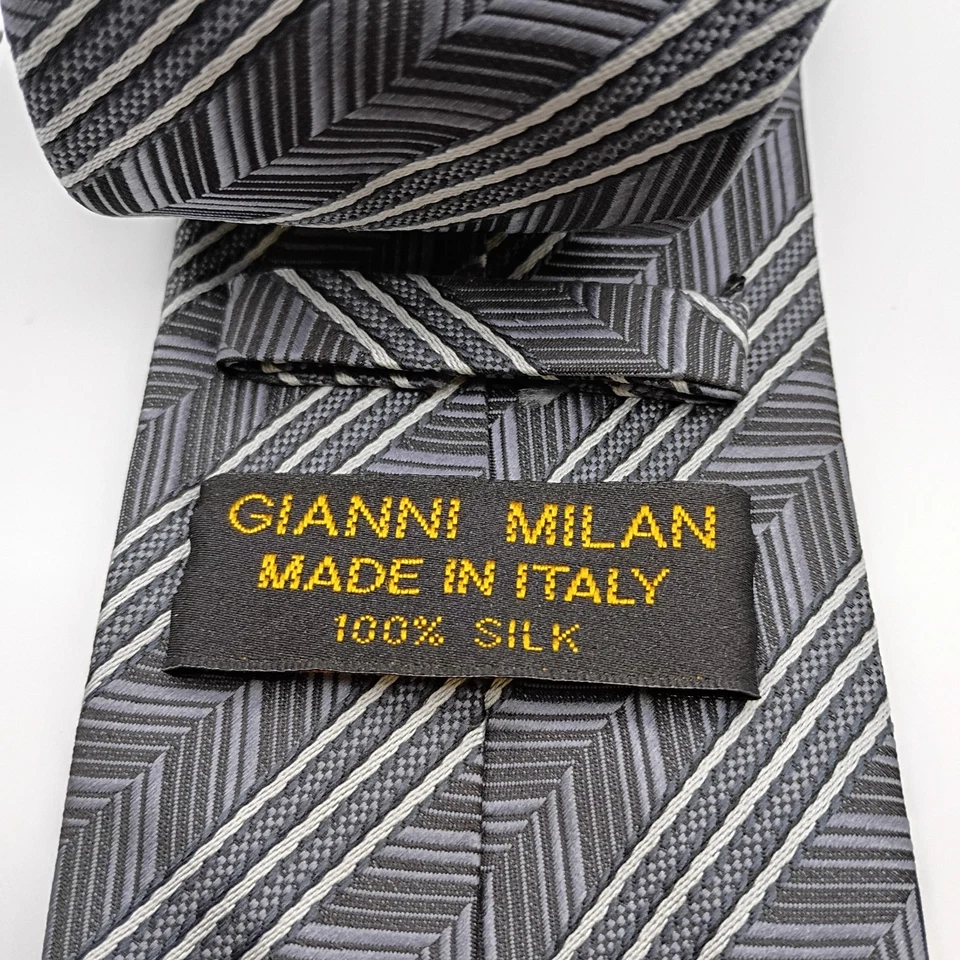 Corbata de seda para hombre Gianni Milan hecha en Italia gris y negro a rayas texturizada Foto 2 de 4