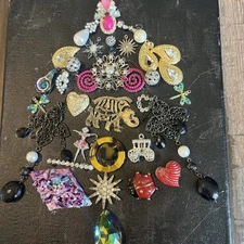 8x10 Abstract Jewelry Designed Christmas Tree On Painted Canvas