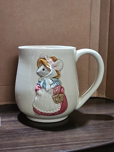 Vintage Otagiri Japan Ceramic Stoneware 12oz Mug Embossed Mouse Basket Hat