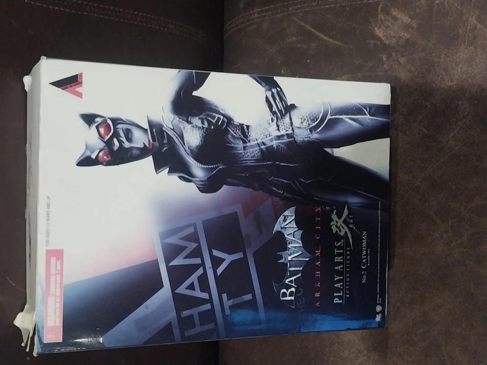 Boneco de ação Play Arts Kai nº 2 CATWOMAN Arkham City - Imagem 3 de 4