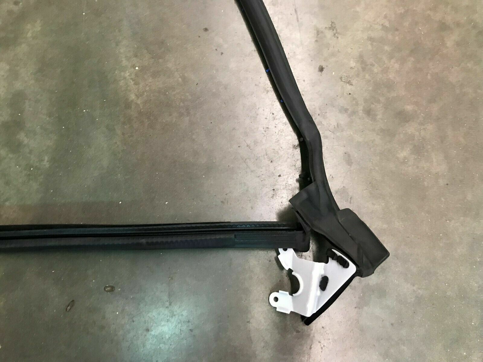 LAMBORGHINI GALLARDO COUPE DRIVER LEFT DOOR RUBBER SEAL GASKET OEM 400837911