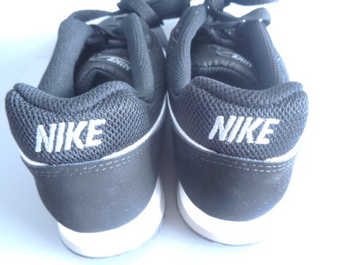 Nike MD Runner 2 (GS) Zapatos de Entrenador 807316 001 Reino Unido 3.5 EU 36 EE. UU. 4 Y NUEVO + CAJA - Imagen 5 de 6