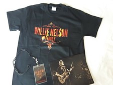 Willie Nelson 2012 concert memorabillia M t-shirt, photo, hang tag, never worn 