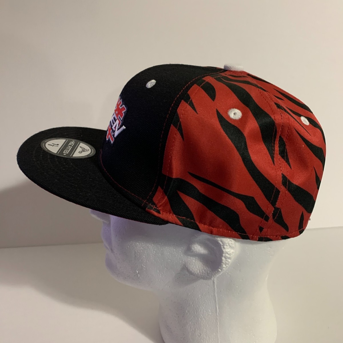 Headgear Classics Hat HGC Fitted Tekken 1994 Namco Zebra Red Black