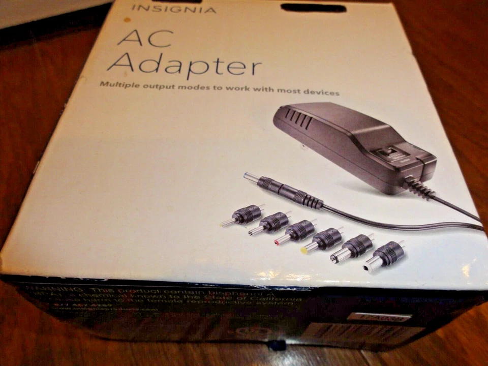 Insignia AC to DC Power Adapter with 7 Connector Tips NS-AC501 - Image 4 of 4