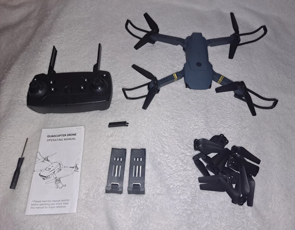 Quadcoppter Drone-Never Used/Hd Camera/2 Batt/10 Extra Chopper Blades - Image 3 of 3