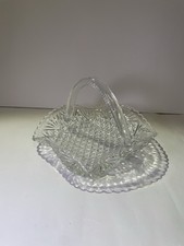 Vintage Glas-Henkelkorb aus Pressglas &ndash; Diamantmuster &ndash; Bonboniere / Konfektscha