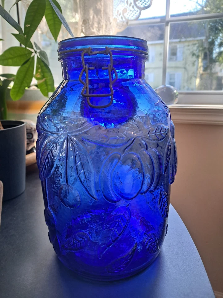 Colbot Blue Fruit Empossed jar, Canister, Small Chip On Lid. Missing Rubber Seal - Image 4 of 4
