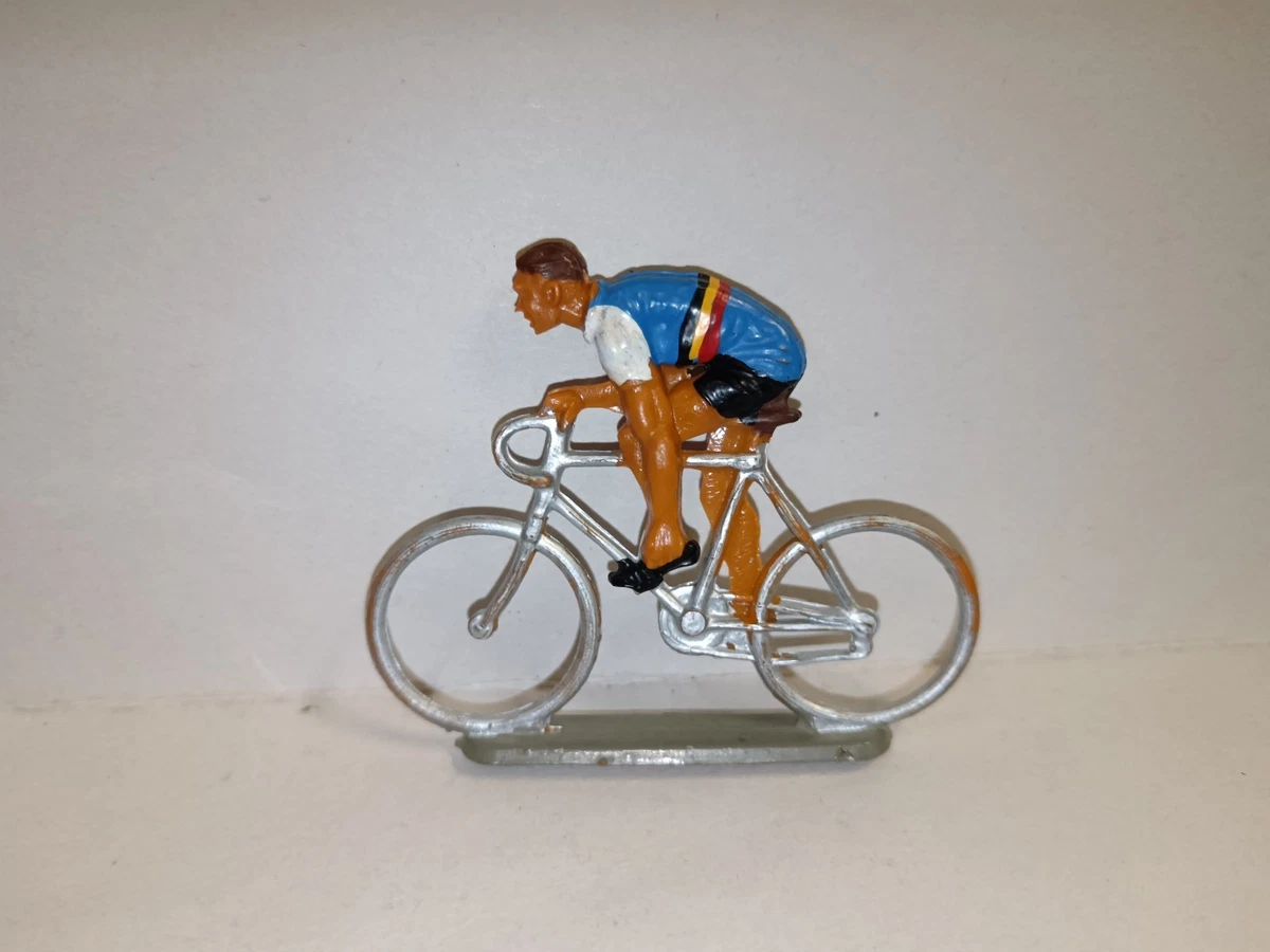 GRANDS MODÈLES. Vélo, Cyclisme : Ensemble de DEUX FIGURINES anciennes de COUREURS CYCLISTES du fabricant français COFALU, vers 1947. Aluminium. TOUR