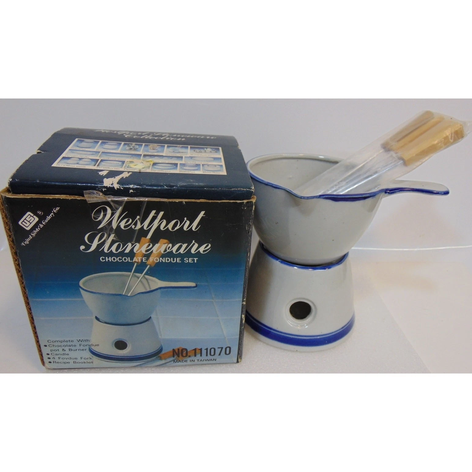 Fondue Set Stoneware Westport Chocolate Pot Burner Forks Recipe US Mini Petit
Opens in a new window