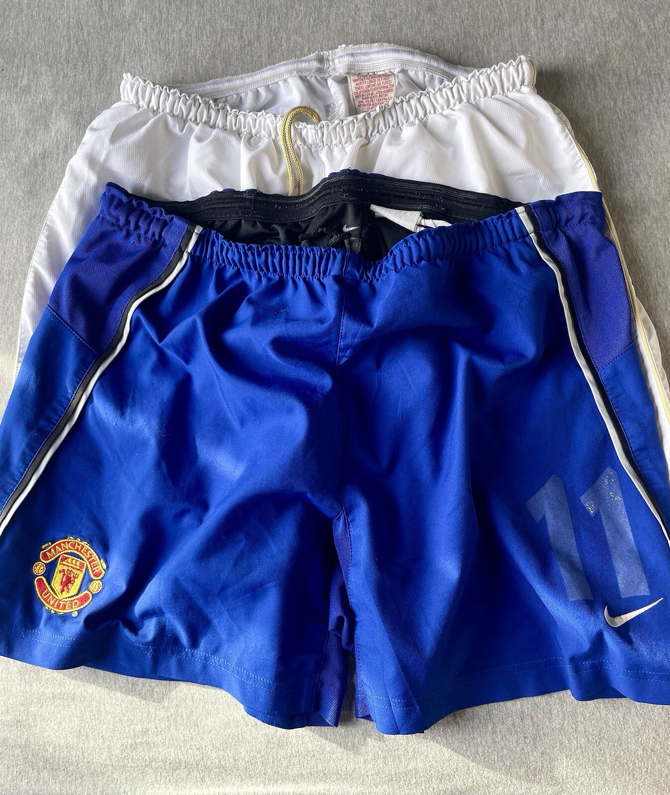 NIKE MUFC BUNDLE Rare 00’s MANCHESTER UNITED Retro Football Kit Shorts Dri Fit M image 2