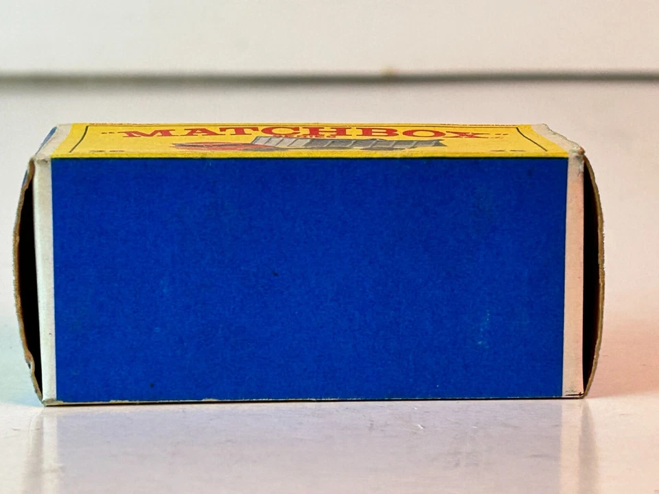 Matchbox No. 26 GMC Tipper Dump Truck with New Model Original Box, Nice - Image 4 of 4