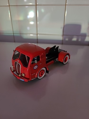 Altaya Ixo 1/43 – SOMUA JL 17 ESSO AVIATION – Camion Citerne 1953