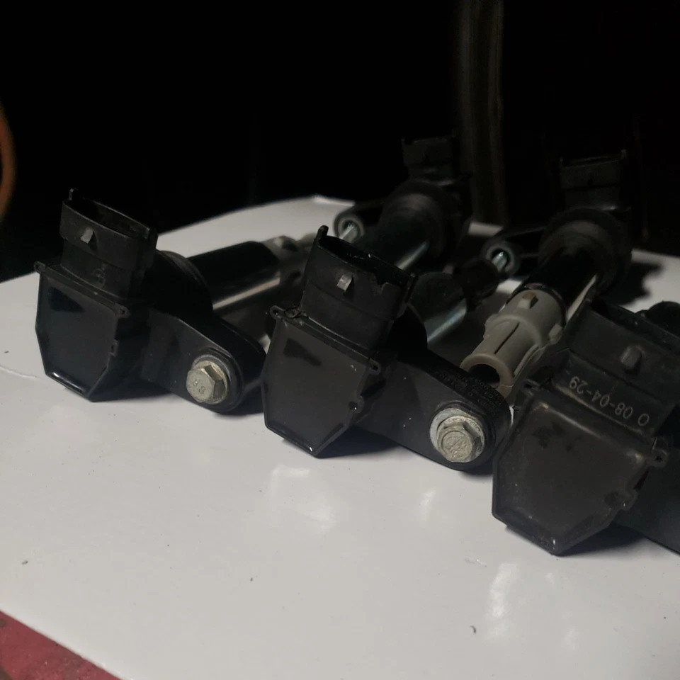 2007-09 Cadillac STS CTS Ignition Coils 12613057 Pre Owned 4 OEM 2x AM 6pcs - Image 3 of 4