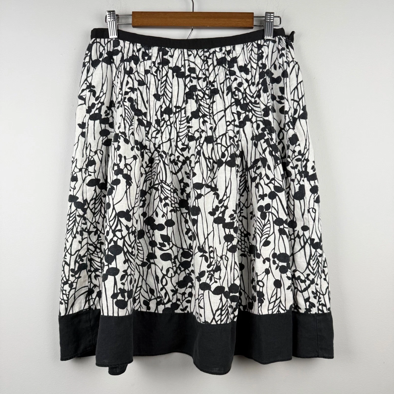 Womens A-line Midi Skirt Size 8 Black White Linen Blend Floral Pleated Office