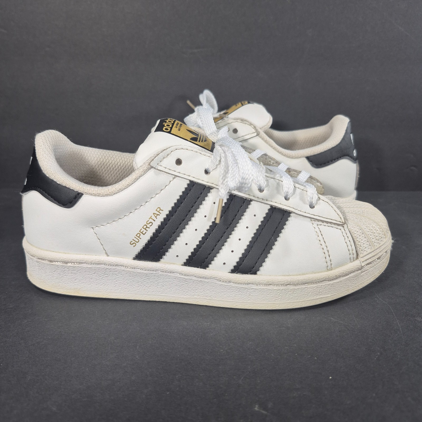Adidas Superstar Youth White & Black Tennis Shoes Size 1.5 Kids FU7714 Adidas Superstar Youth White & Black Tennis Shoes Size 1.5 Kids FU7714