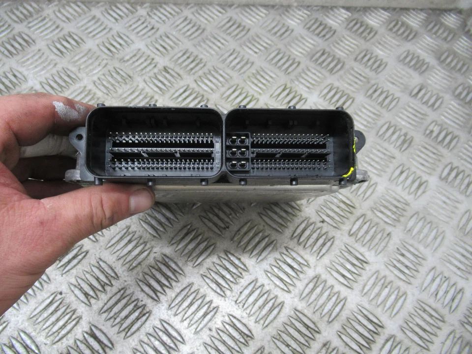 2016 SKODA SUPERB SE 3V 4x4 2.0 TDI MANUAL MK3 ESTATE ENGINE ECU (DFEA) *8122 - Image 3 of 4