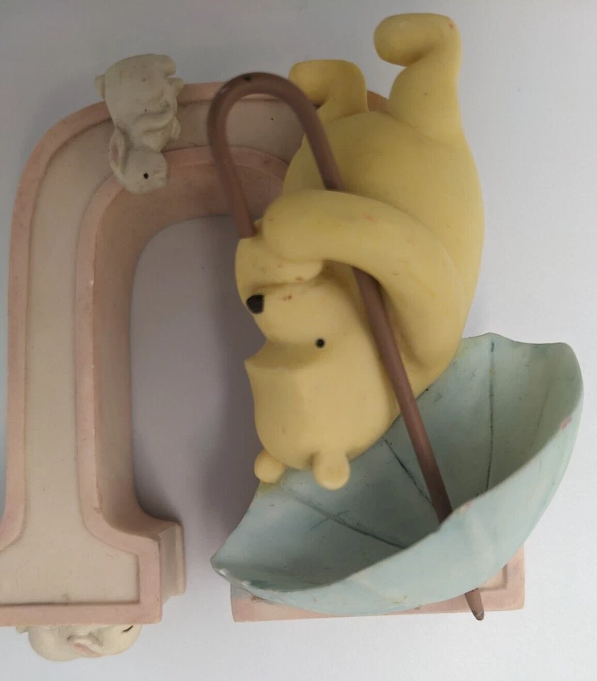 Disney Clásico Winnie The Pooh Colgante de Pared Rosa Letra 'U' Paraguas 3" Guardería Foto 2 de 4