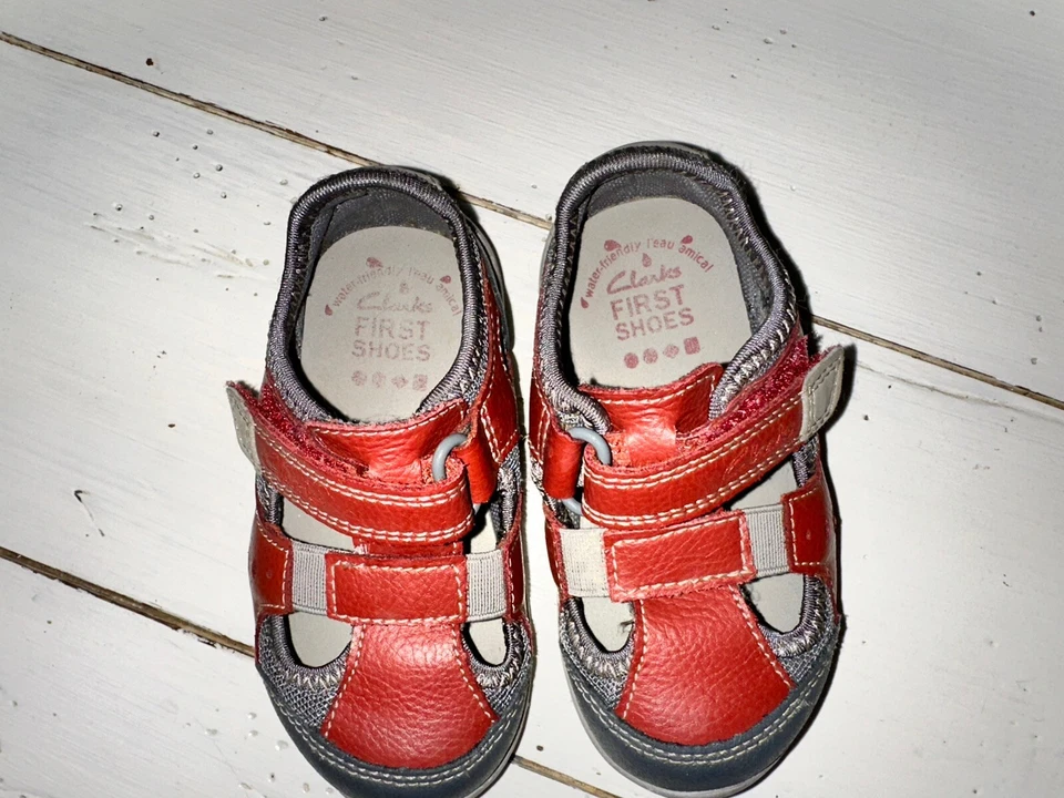 Sandalias Clarks EE. UU. 5 M/W Cuero Superior Marrón Gris Cierre EZ Ajustable-Súper Flexible Foto 3 de 4