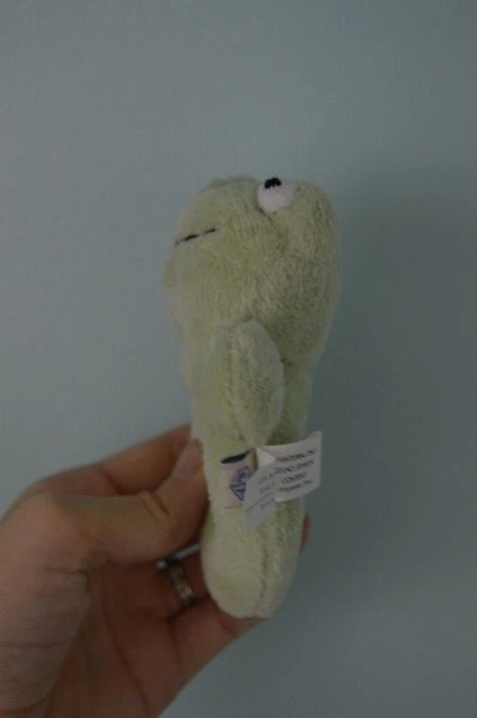 Anillo de rana Pottery Barn niños sonajero peluche animal bebé juguete verde 5" rana Foto 2 de 4