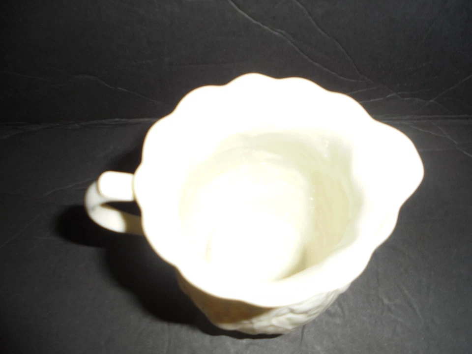 ANILLO BELLEEK SERENITY CREMA ORO ALREDEDOR DE LA PARTE INFERIOR CON MARCA VERDE EN LA PARTE INFERIOR Foto 3 de 4