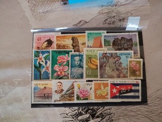 15 timbres du Vietnam lot 775