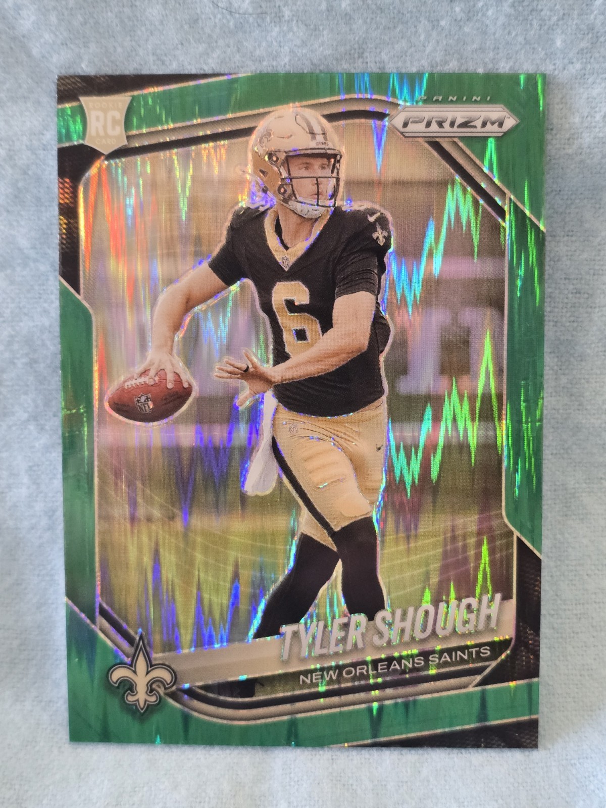 2025 Panini Prizm - Rookies Tyler Shough #327 Green Flash Prizm (RC) Saints