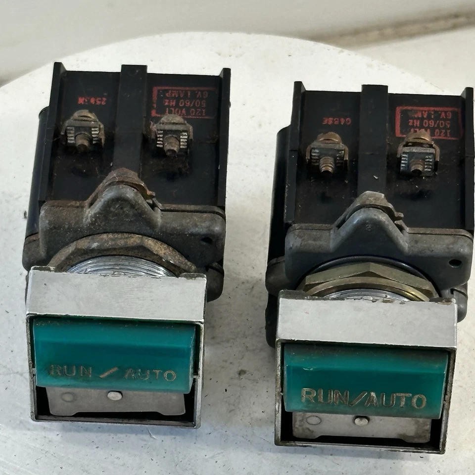 2-CUTLER HAMMER E30 120V 50/60Hz Compact Push Button w/Start-Stop- Ind Light - Image 2 of 4