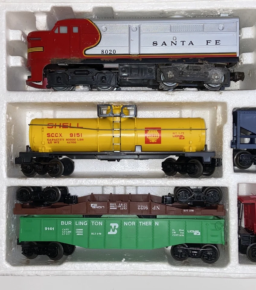 Vintage Lionel Santa Fe Twin Diesel Electric Train O-scale 1974 (No Track) - Image 3 of 4