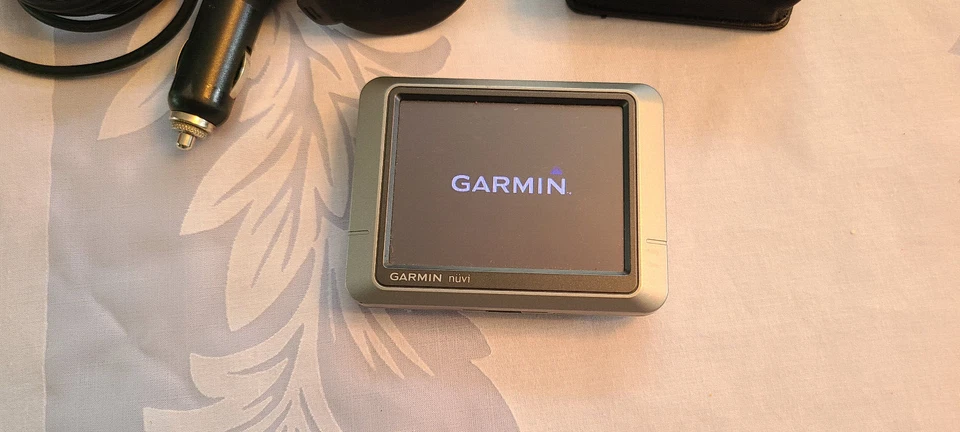 Garmin Nuvi 200 3.5-Inch Portable GPS Navigator Bundle - Image 2 of 2